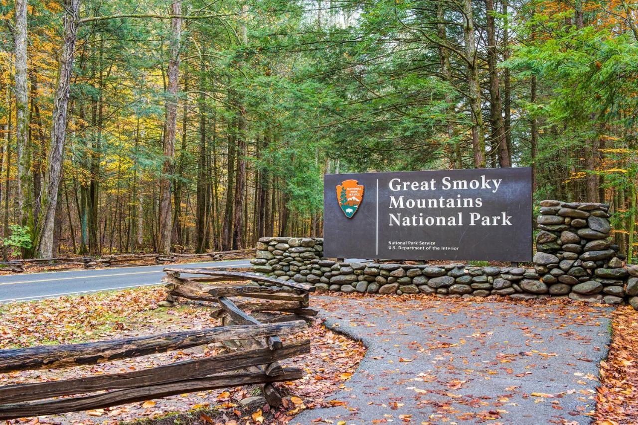 Smoky Mountain Splash Gatlinburg Exterior photo
